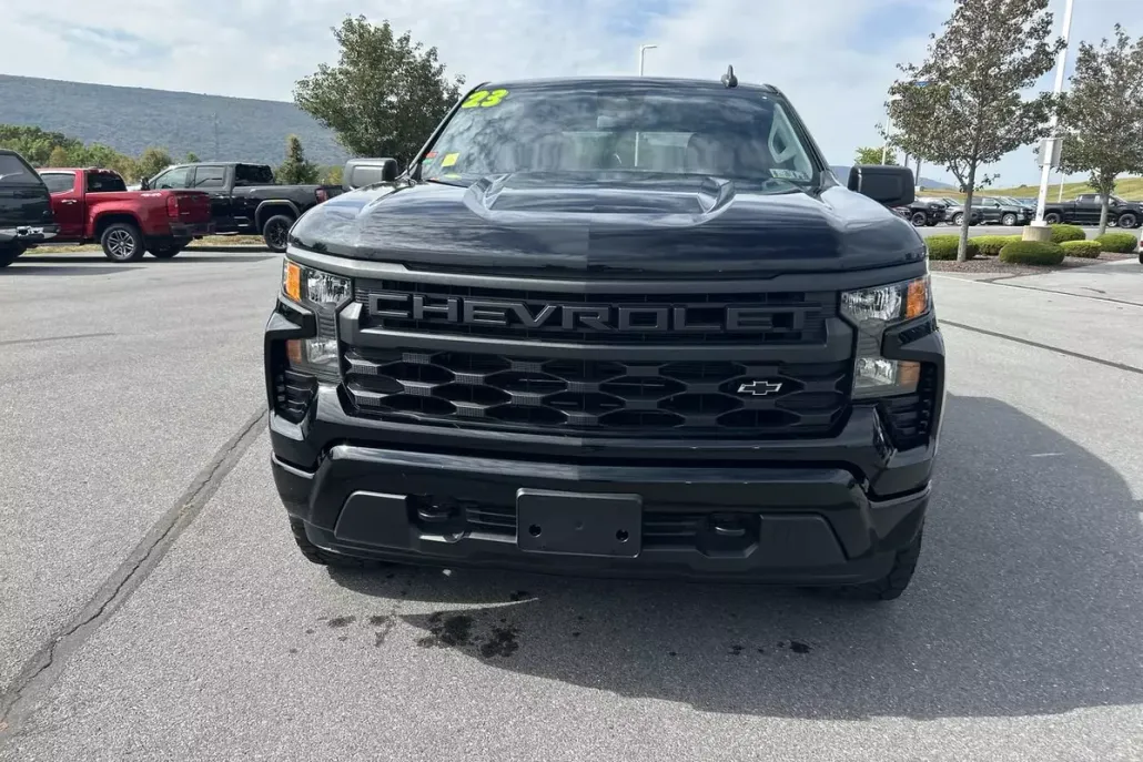 2023 Chevrolet Silverado 1500 Custom photo 1
