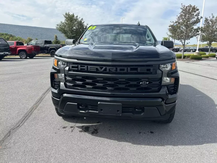 2023 Chevrolet Silverado 1500 Custom photo 1