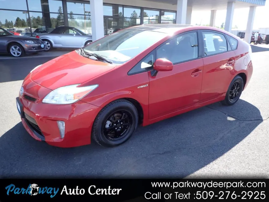 2013 Toyota Prius Five photo 1