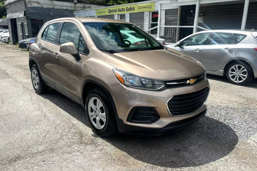 2018 Chevrolet Trax LS photo 1