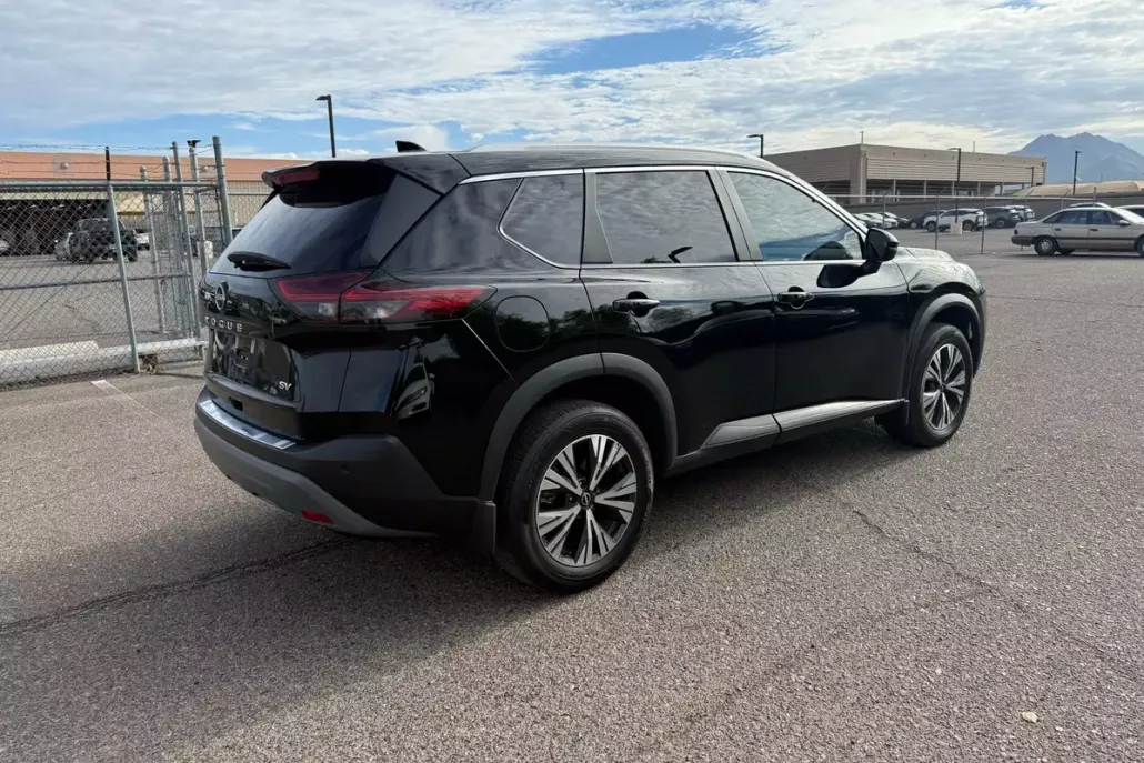 2022 Nissan Rogue SV photo 1