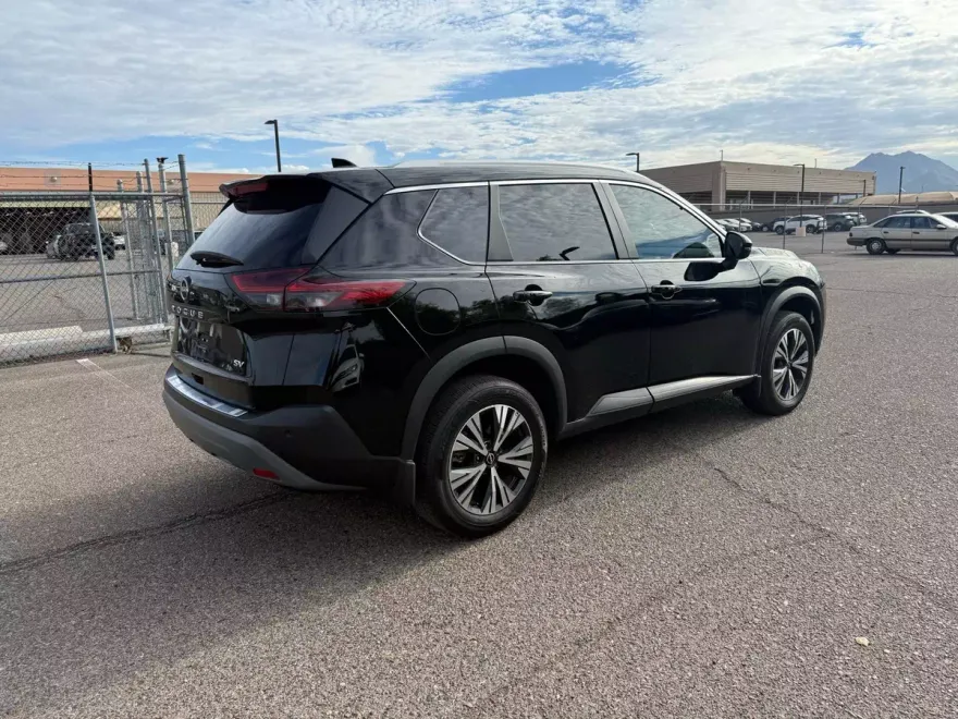 2022 Nissan Rogue SV photo 1