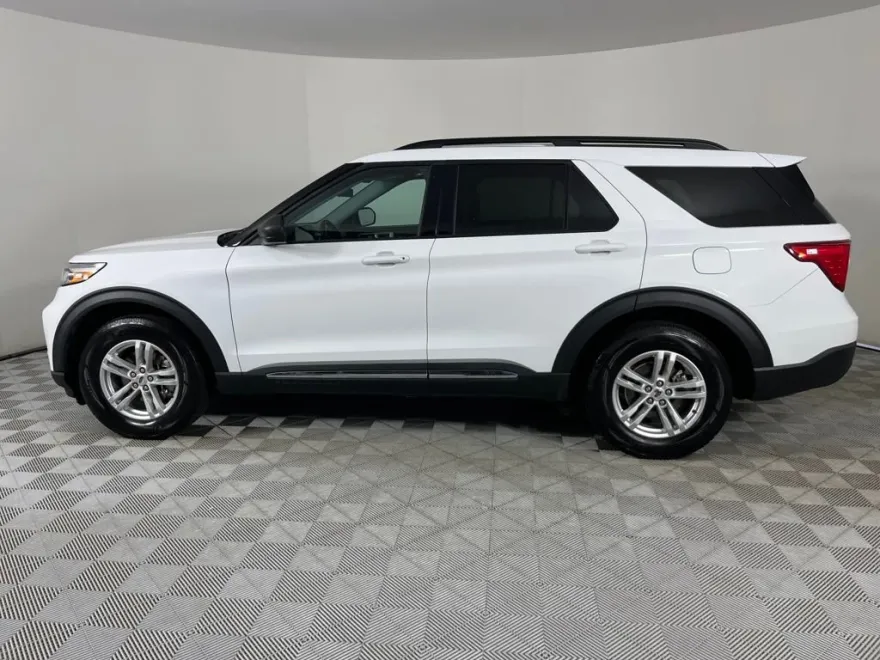 2022 Ford Explorer XLT photo 1