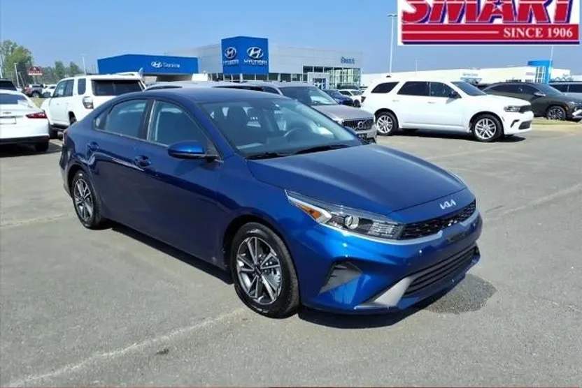 2023 Kia Forte LXS photo 1