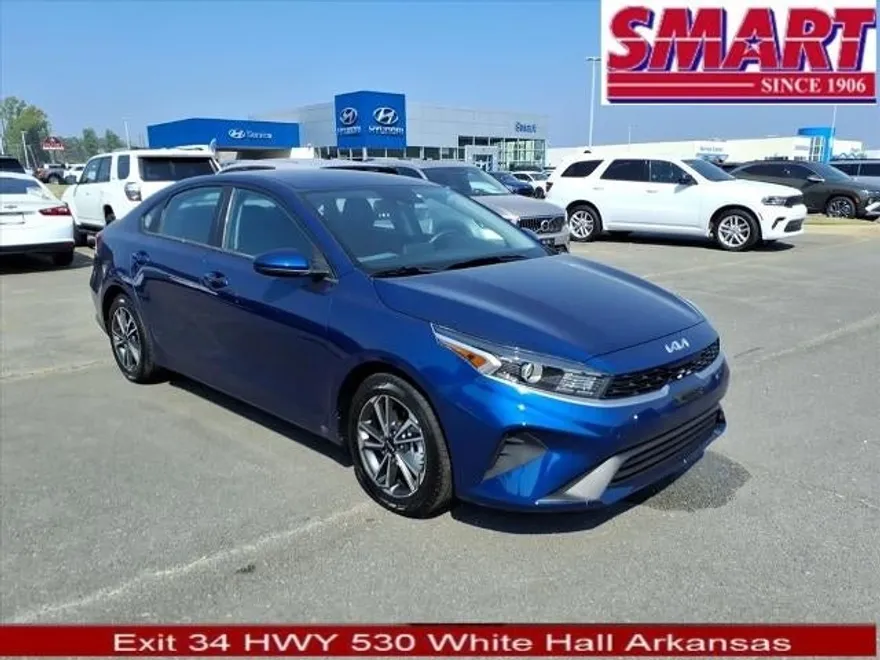 2023 Kia Forte LXS photo 1