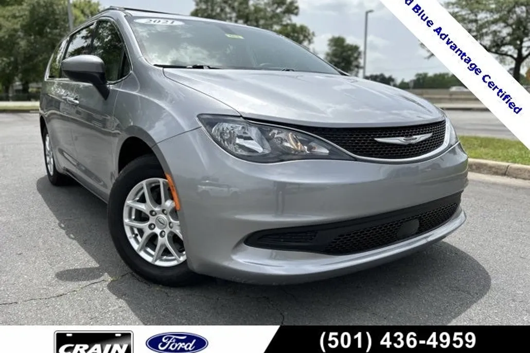 2021 Chrysler Voyager LXi photo 1
