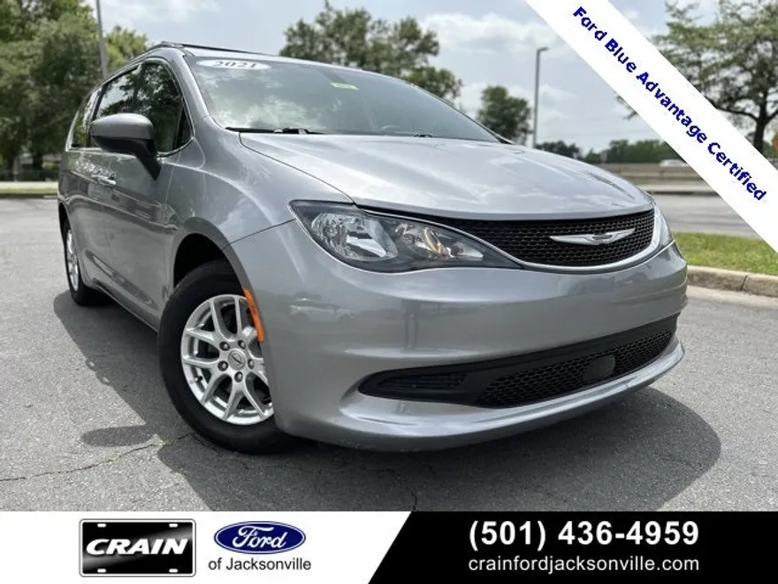 2021 Chrysler Voyager LXi photo 1