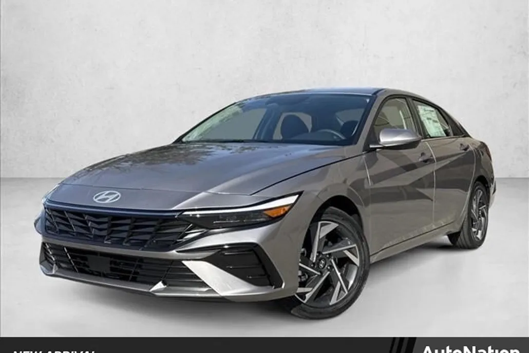 2025 Hyundai Elantra SEL Convenience photo 1