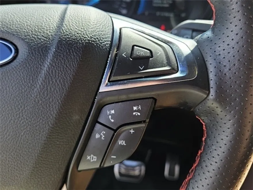 2022 Ford Edge ST photo 24