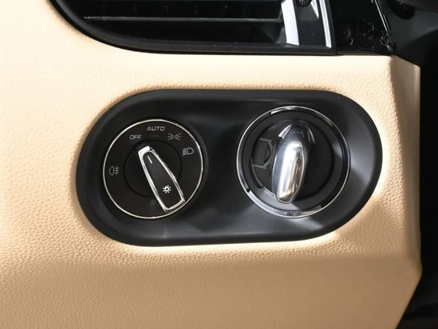 2024 Porsche Macan Base photo 28