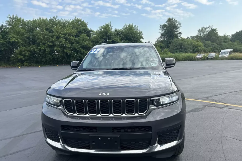 2022 Jeep Grand Cherokee Laredo photo 1