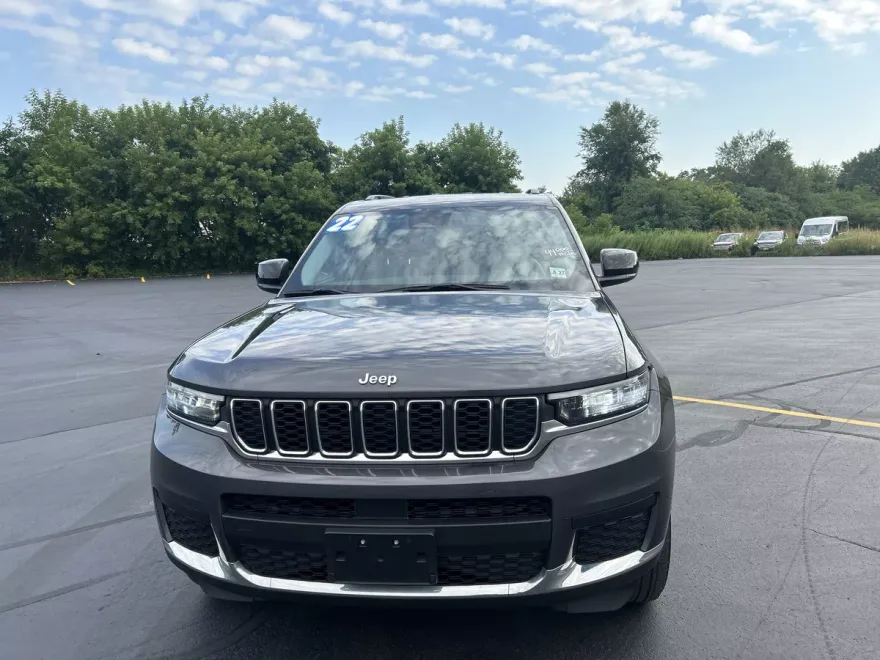 2022 Jeep Grand Cherokee Laredo photo 1