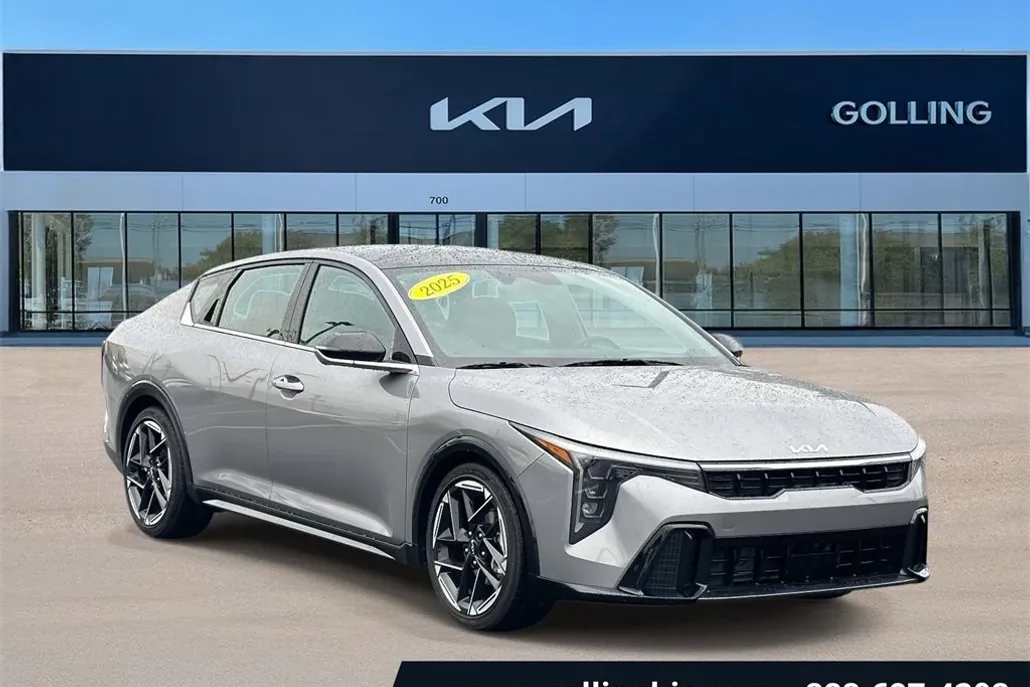 2025 Kia K4 GT-Line photo 1