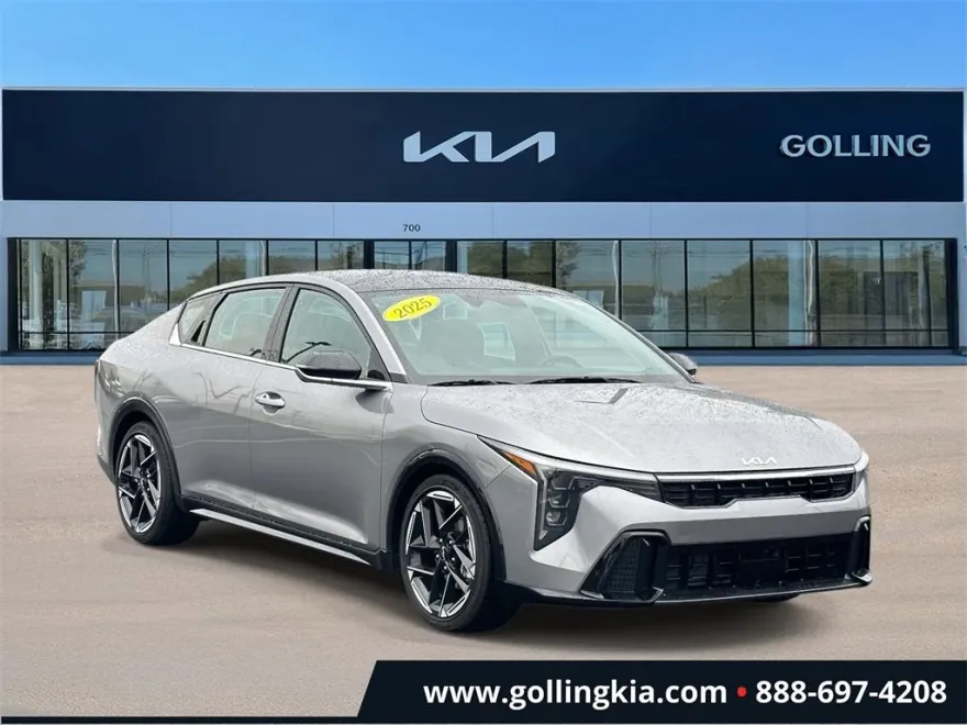 2025 Kia K4 GT-Line photo 1