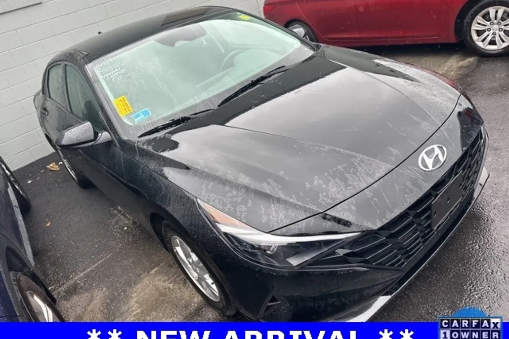 2023 Hyundai Elantra SE photo 1
