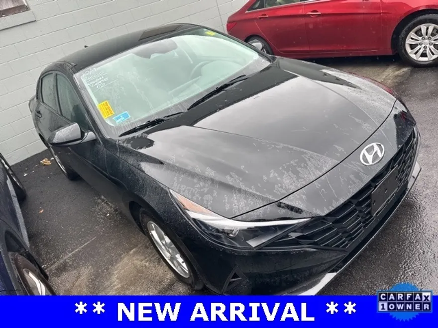 2023 Hyundai Elantra SE photo 1