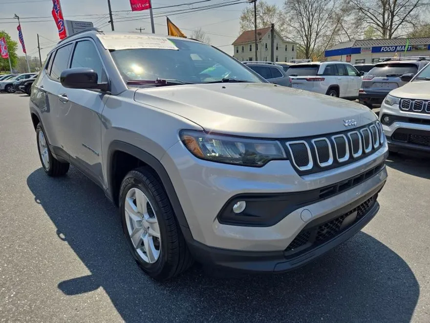 2022 Jeep Compass Latitude photo 1