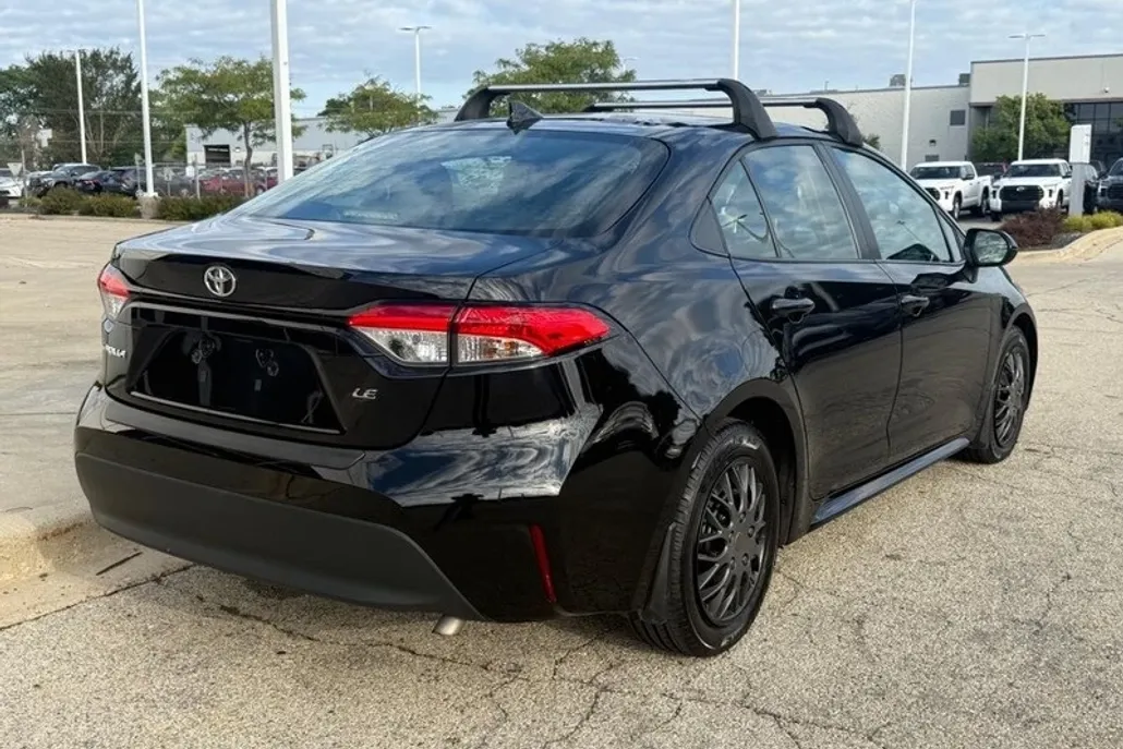 2023 Toyota Corolla LE photo 1