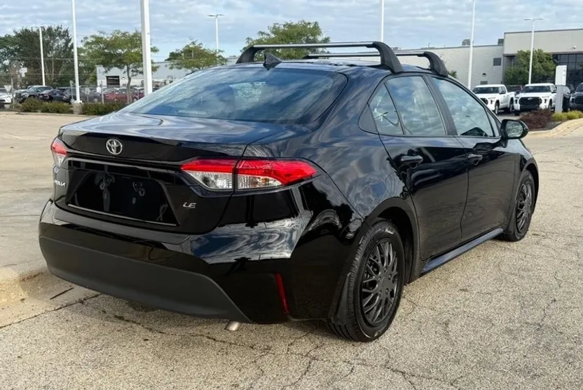 2023 Toyota Corolla LE photo 1