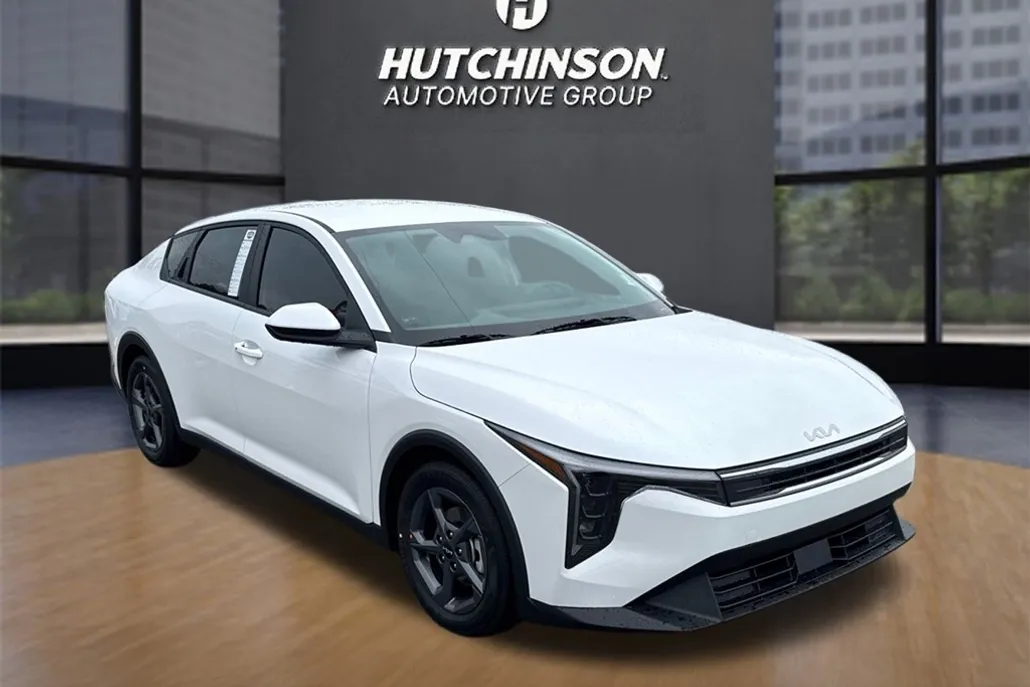 2025 Kia K4 LXS photo 1