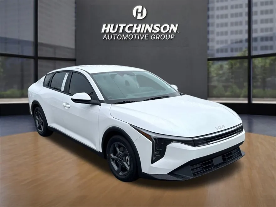 2025 Kia K4 LXS photo 1