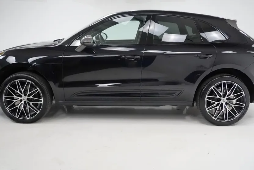 2025 Porsche Macan T photo 1