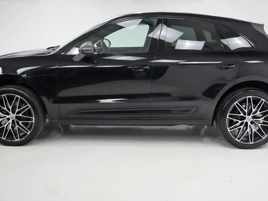 2025 Porsche Macan T photo 1