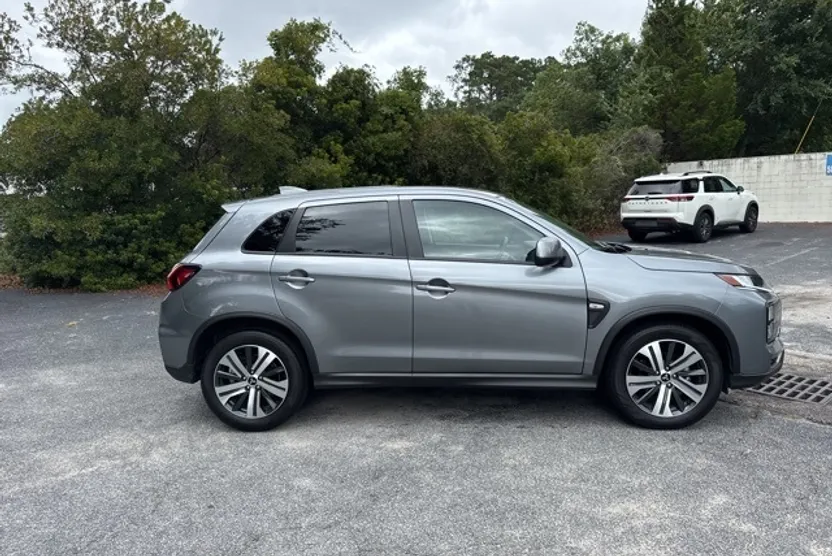 2025 Mitsubishi Outlander Sport ES photo 1