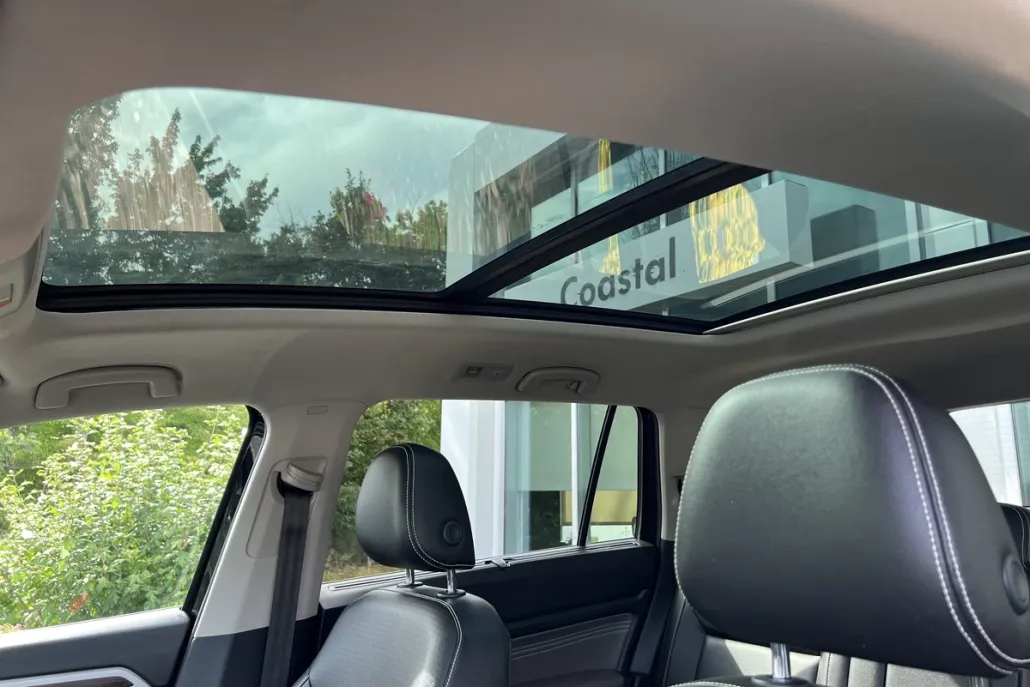 2022 Volkswagen Atlas V6 SE Technology photo 1