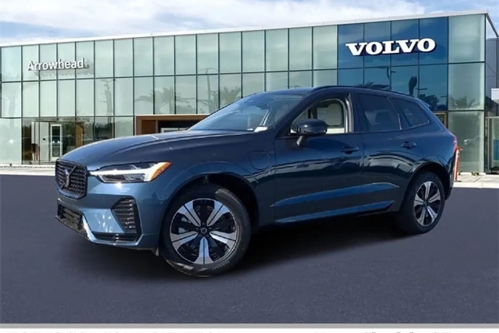 2025 Volvo XC60 T8 Core photo 1