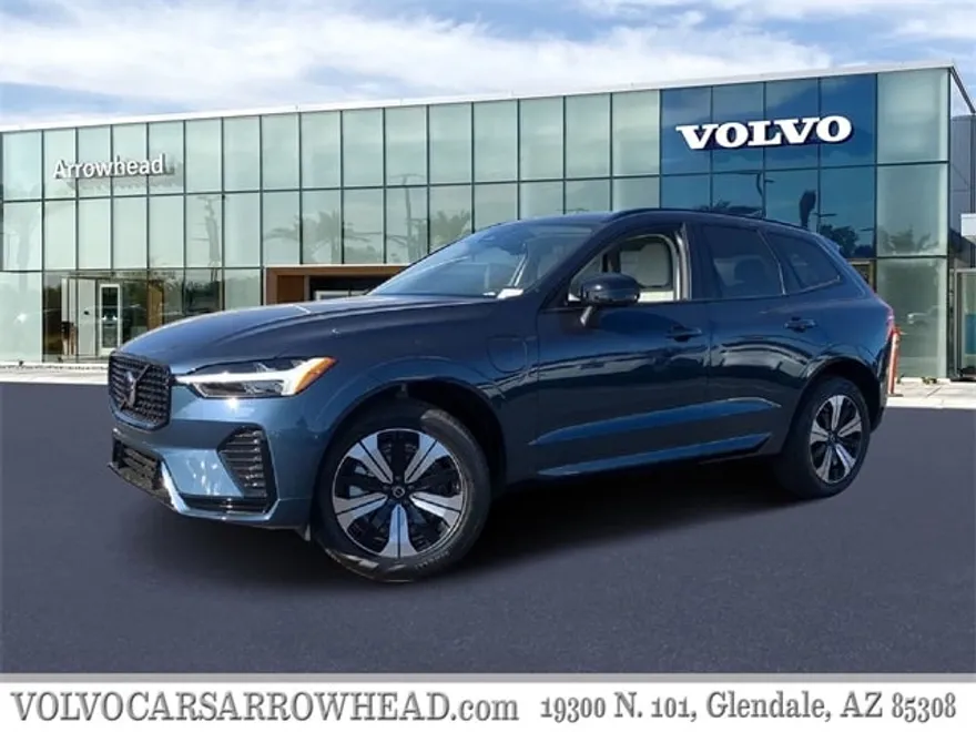 2025 Volvo XC60 T8 Core photo 1