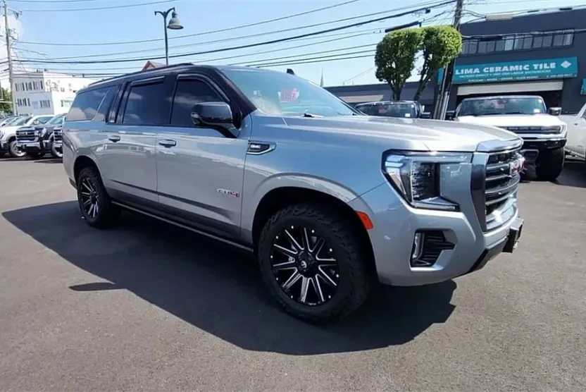 2023 Gmc Yukon XL AT4 photo 1