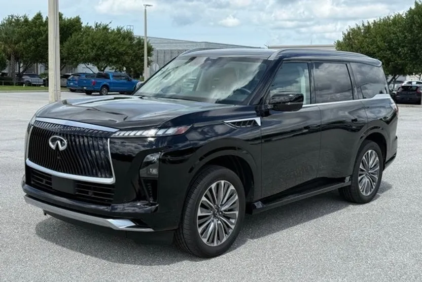 2025 Infiniti QX80 Luxe photo 1