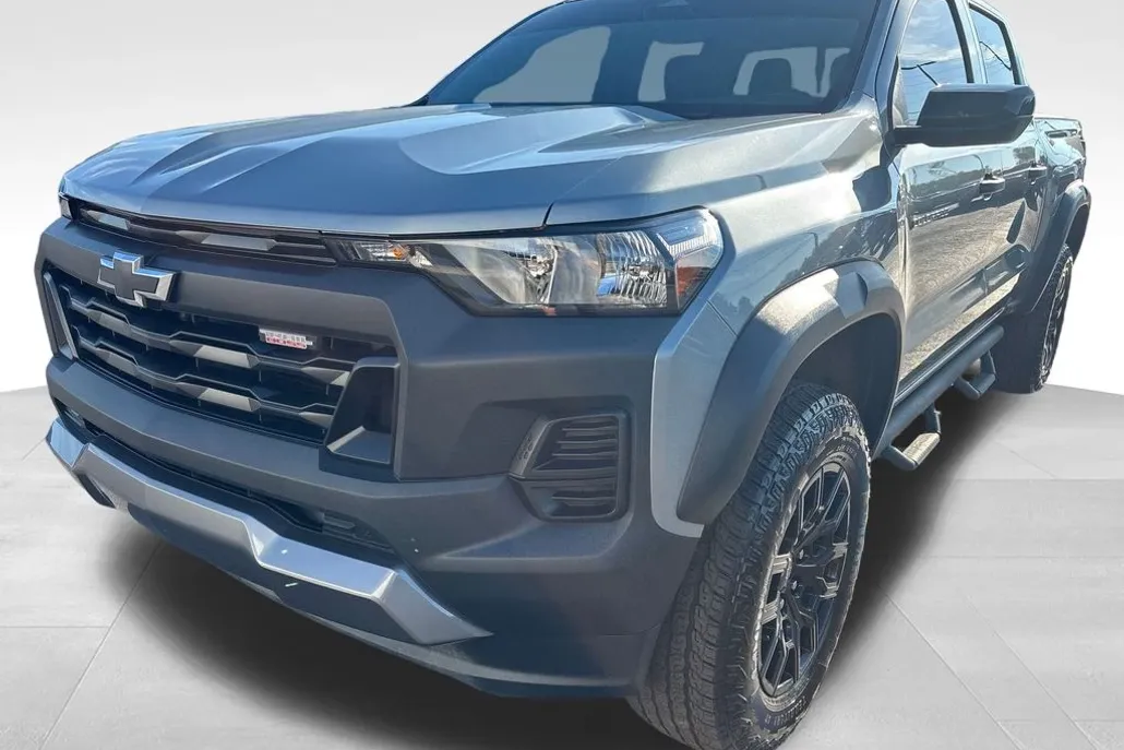 2024 Chevrolet Colorado Trail Boss photo 1