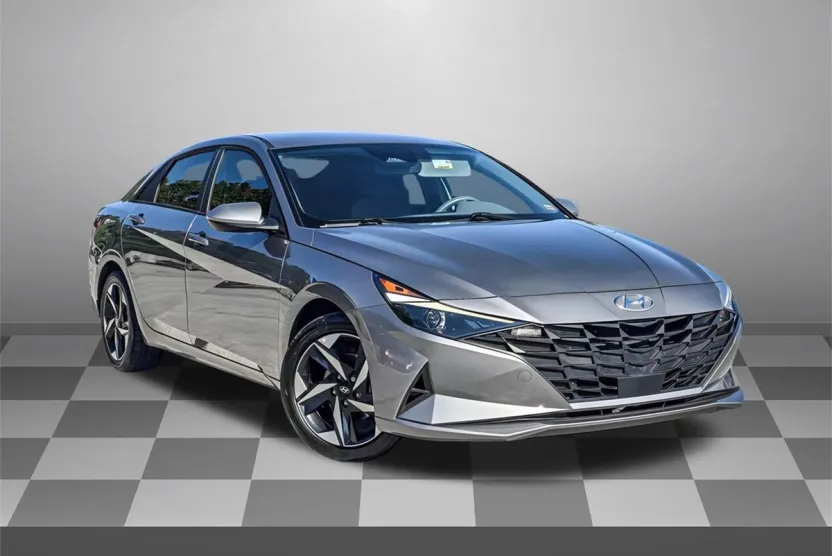 2023 Hyundai Elantra SEL photo 1