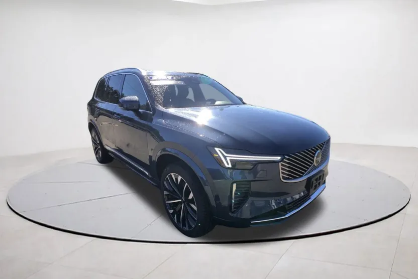 2025 Volvo XC90 B5 Plus photo 1