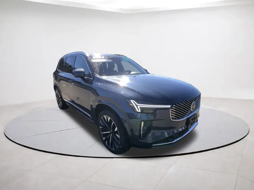2025 Volvo XC90 B5 Plus photo 1