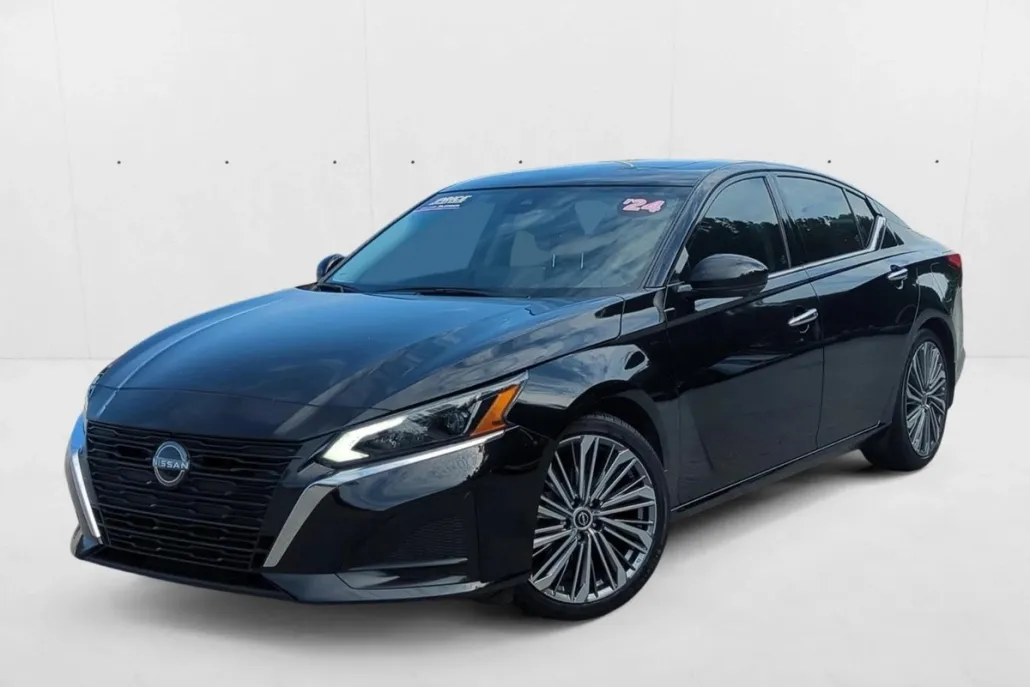 2024 Nissan Altima 2.5 SL photo 1