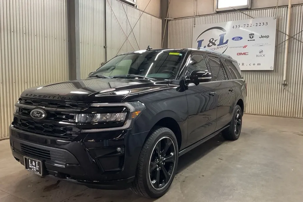 2023 Ford Expedition MAX Limited photo 1