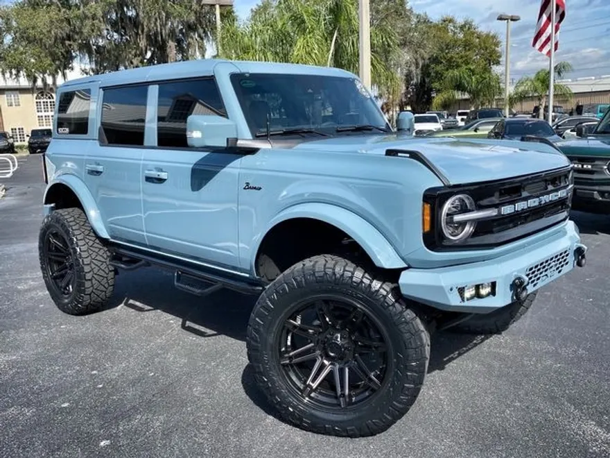 2023 Ford Bronco photo 1
