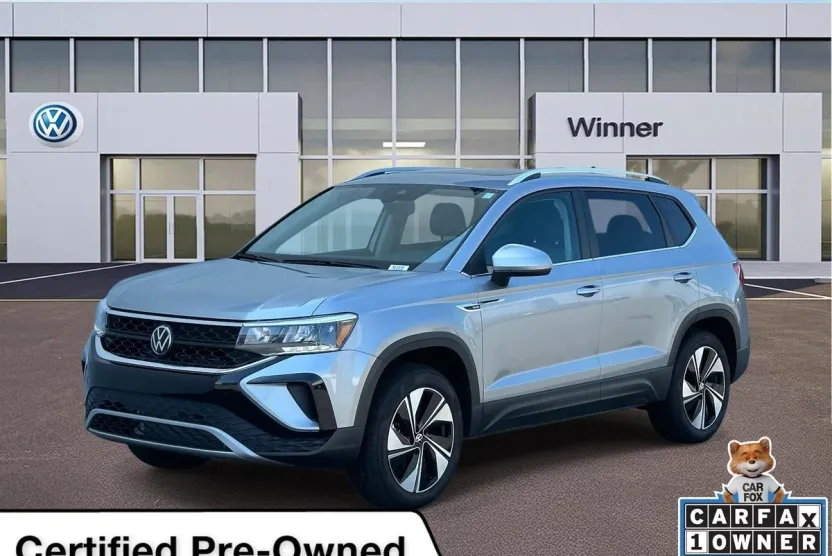 2024 Volkswagen Taos SE photo 1