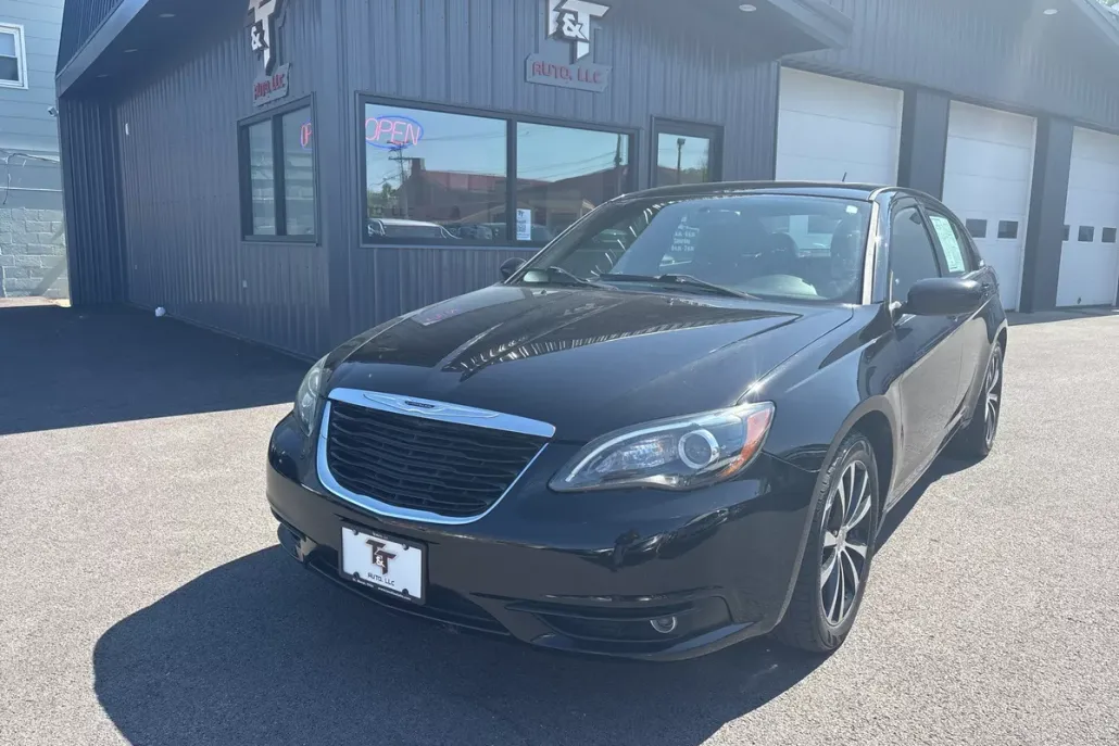 2014 Chrysler 200 Limited photo 1