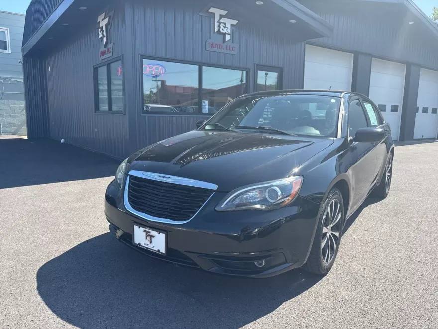 2014 Chrysler 200 Limited photo 1