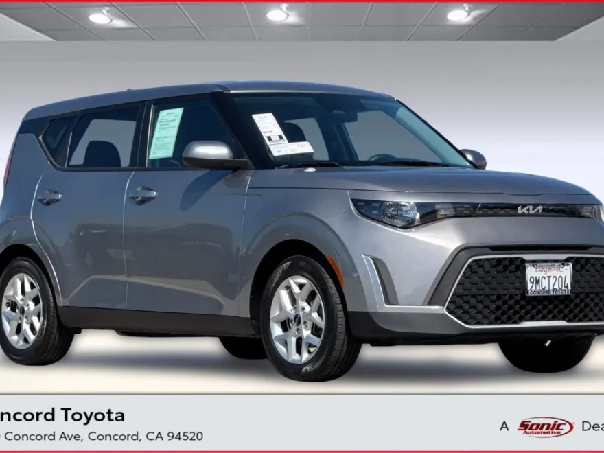 2024 Kia Soul LX photo 1