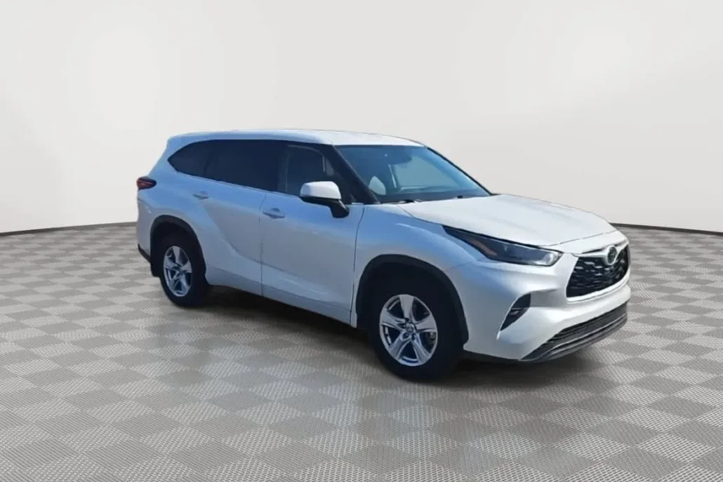 2022 Toyota Highlander L photo 1