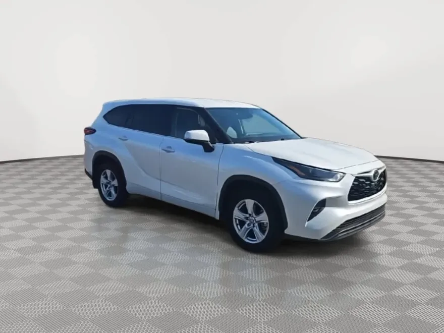 2022 Toyota Highlander L photo 1