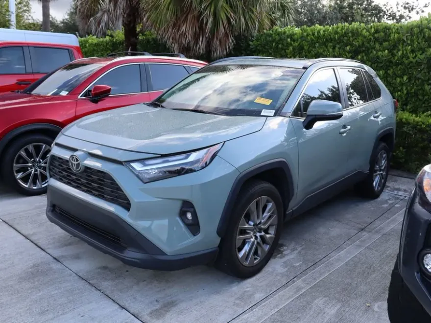 2023 Toyota RAV4 XLE Premium photo 1