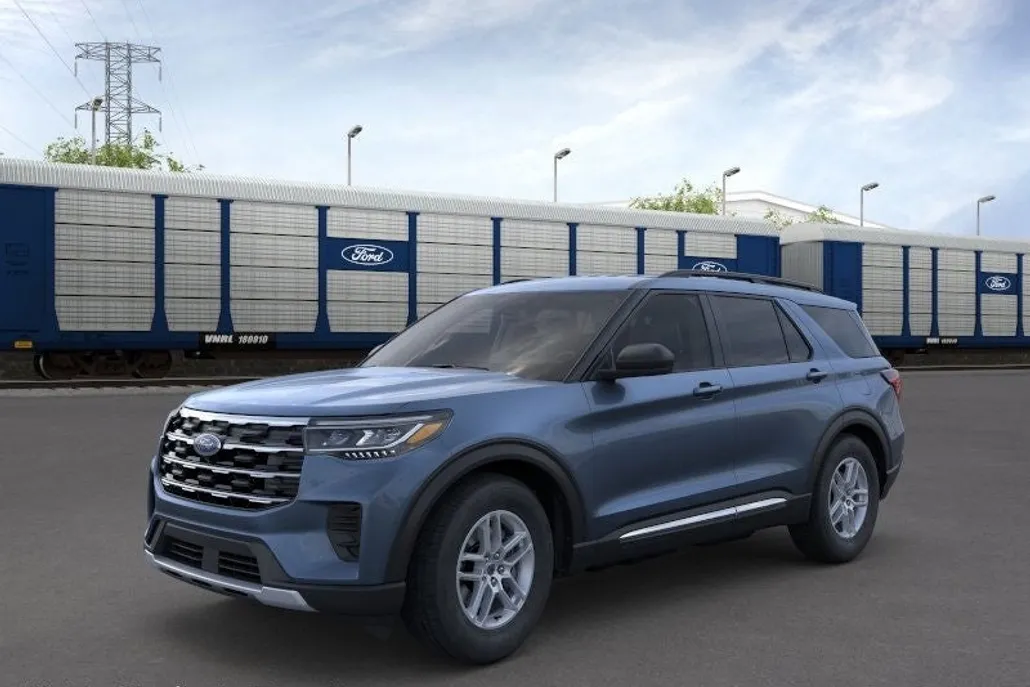 2025 Ford Explorer photo 1