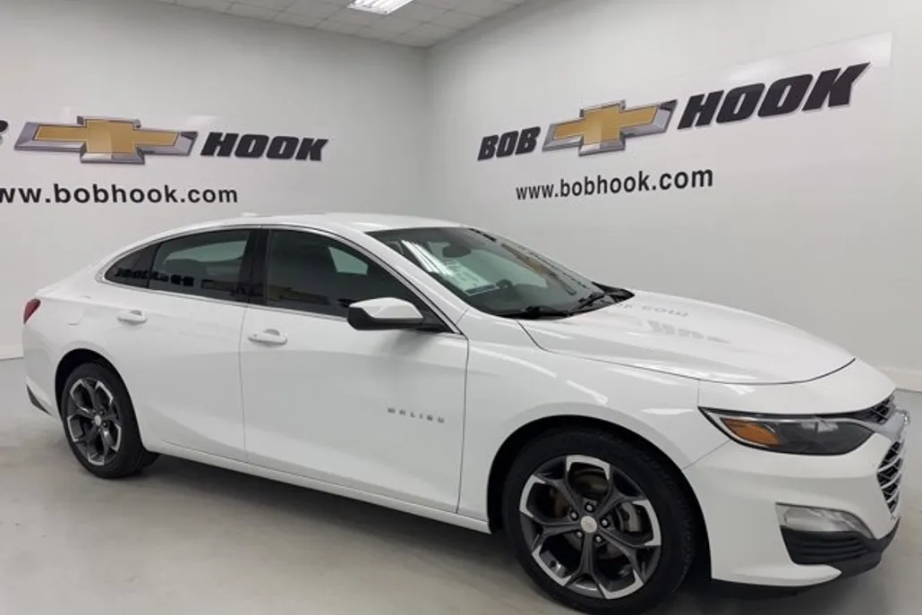2024 Chevrolet Malibu 1LT photo 1