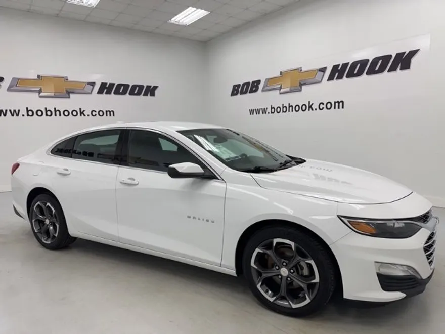 2024 Chevrolet Malibu 1LT photo 1